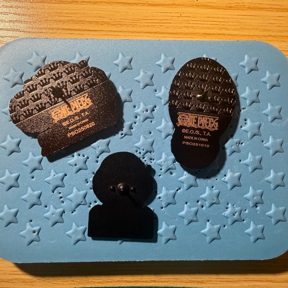 One Piece Anime Enamel Pin Lot+ 2NEW Black Pin Folio Boards - Picture 2 of 4
